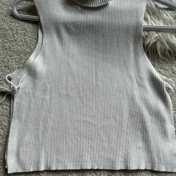WHITE TURTLENECK TANK TOP - Picture 7 of 7
